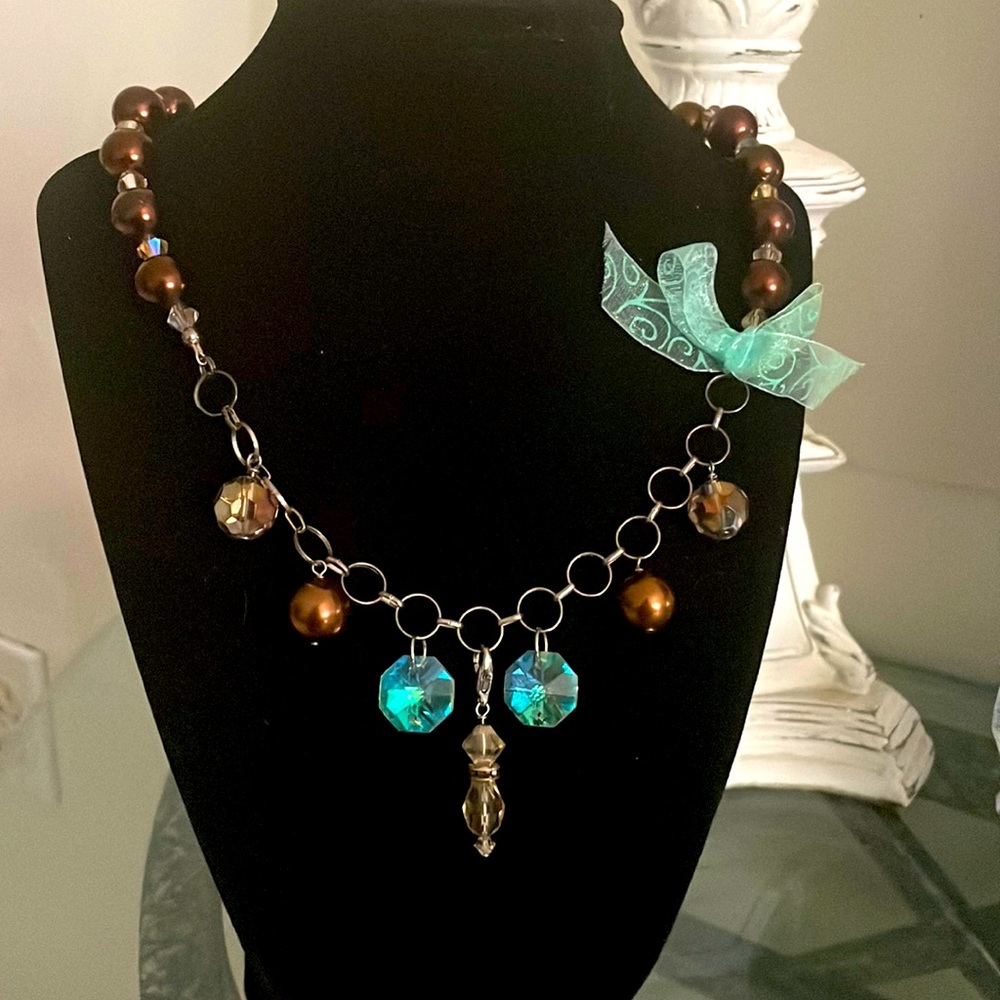 BROWN PEARLS NECKLACE.